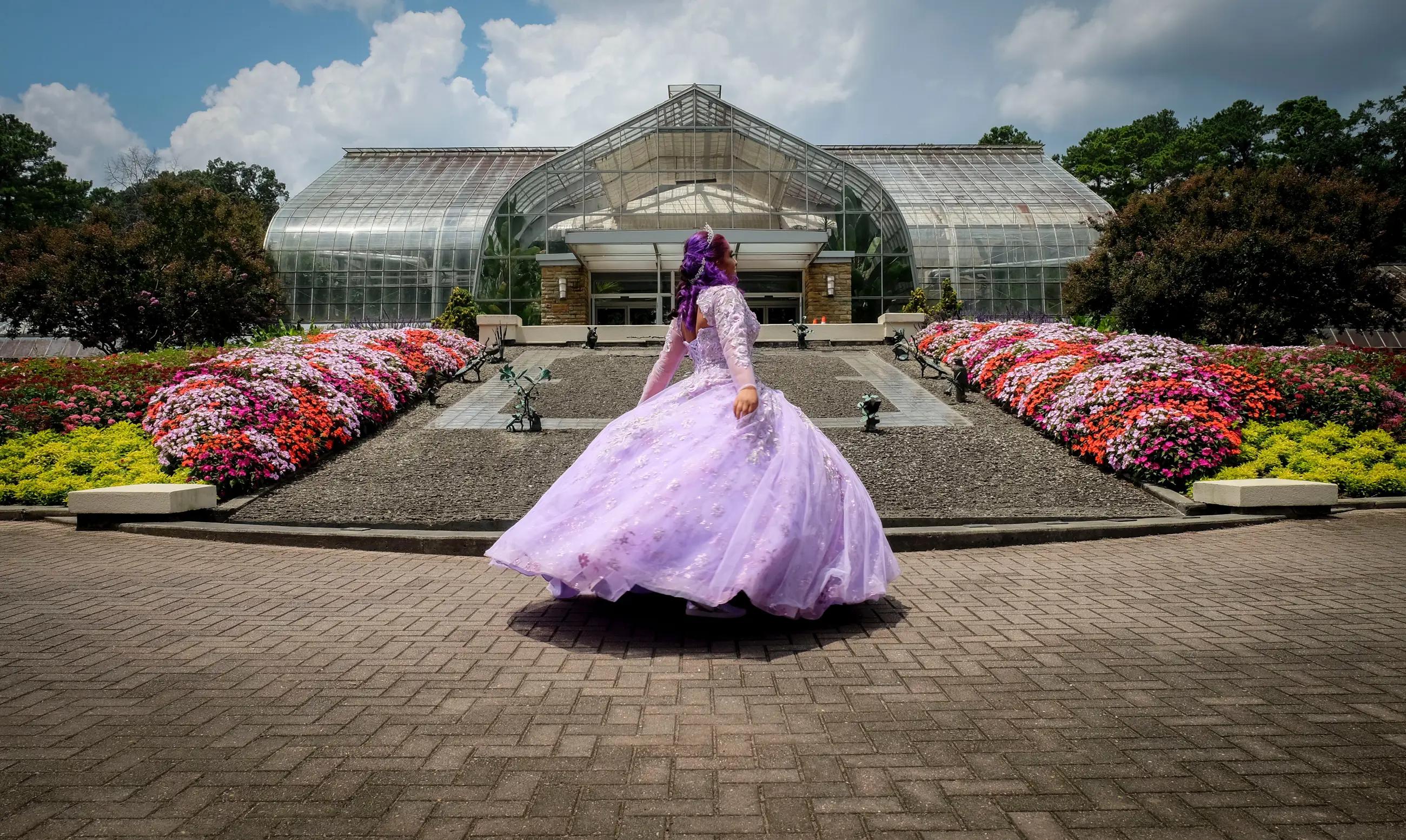 Navigating Quinceañera Etiquette: Dos and Don'ts for Guests and the Honoree Desktop Image